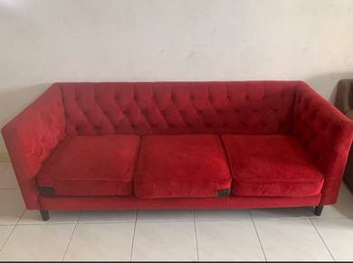 Red Velvet Tufed 3-seater sofa