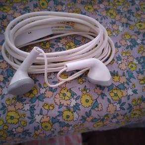 white earphones耳筒