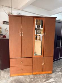 almari 4 pintu