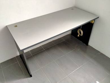 table 150cm x 70cm