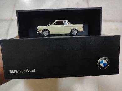 AUTOart Millennium 1:64 BMW 700 Sport Coupe Beige