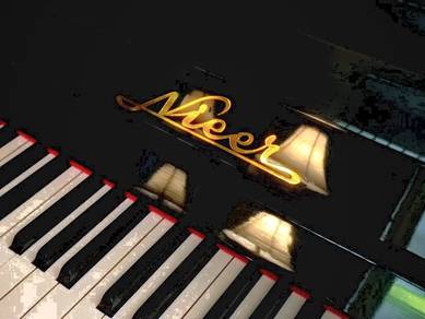 Nieer Studio Piano