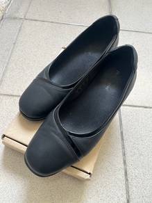 Kasut Kulit Hitam Hush Puppies (Marie Payton)