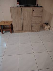 cabinet Dan meja kecil