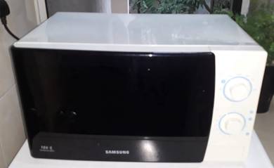 SAMSUNG MICROWAVE Oven 20L (ME711K)
