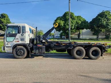 Hino FS3F Roll On Roll Off (Hooklift)
