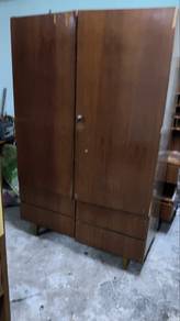 almari baju barang terpakai