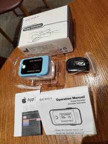[LIKE NEW] Berry Fingertip Pulse Oximeter with Blu