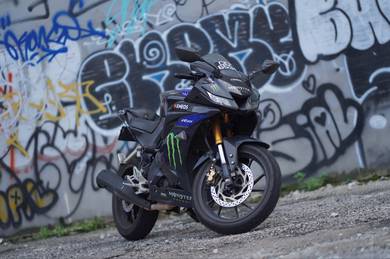 Yamaha R15
