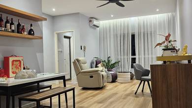 Condominium For Sale in Metropolitan Square