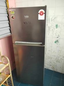 Peti sejuk beko 230L