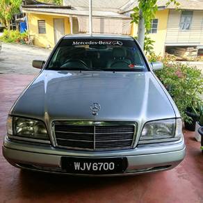 Mercedes Benz 200 in Setiu, TRG