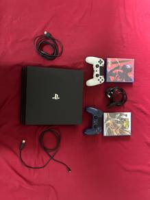 PlayStation 4 Pro 1TB + 2 Controllers + 2 Games