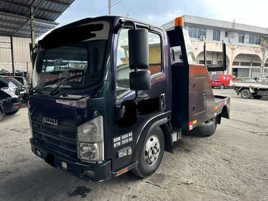 Isuzu NMR Tow Truck
