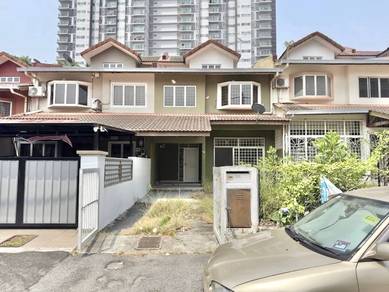 2.5-storey Terraced House For Sale in Seri Kembangan,SGR
