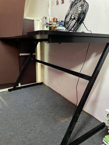 Z-Shaped Gaming Desk (covered with carbon design)