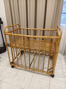 Rattan Baby Cot (Area Kolombong)