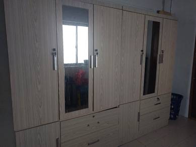 Almari baju kayu