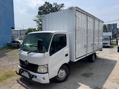 2013 Hino WU720R Corrugated Box 17 Kaki Boleh Loan