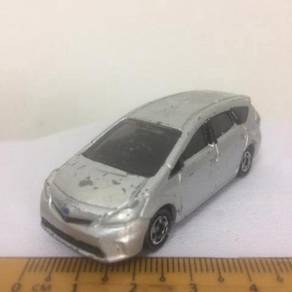 CFE181 2011 TOMY TOMICA 1:71 Toyota Prius Alpha a