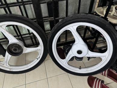 Rim tiga batang putih skali ng hub break