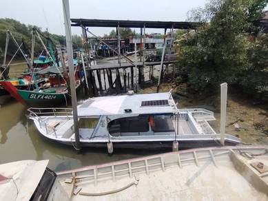 Fishing boat 32 feet