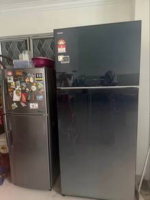 Peti Ais Toshiba 661L 2-Doors (INVERTER)