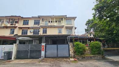 Townhouse For Sale in Cheng,MLK