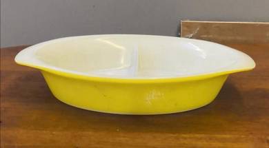Vintage Pyrex yellow divided bowl