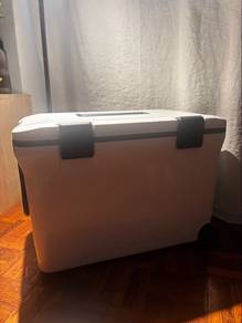 Brand New 35L Cooler Box