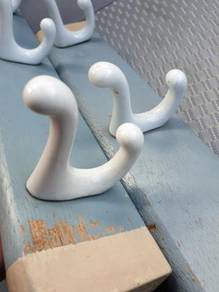 (B529) Vintage NOS Cloth Holder/Hanger (2)