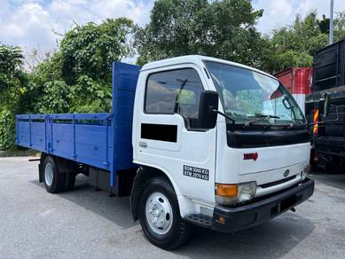 Lori Nissan UD YU41 14 KAKI 3 TAN KARGO AM 5000 KG