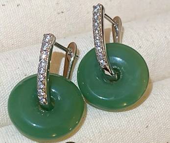 Jade green earring