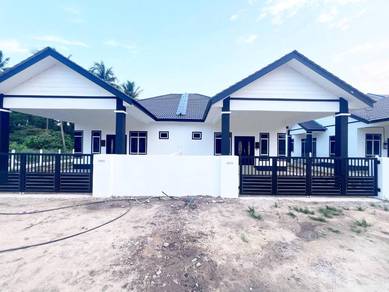 Semi-Detached House For Sale in Kijal,TRG