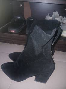 Suede material black boots