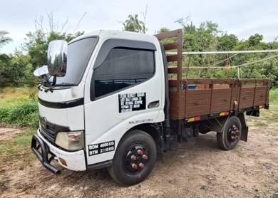 Hino 1tan tahun 2010 Wooden Cargo