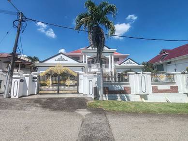 Bungalow House For Sale in Batu Berendam,MLK