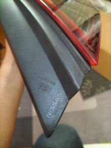 Lampu Belakang Asal Nisaan Almera N17
