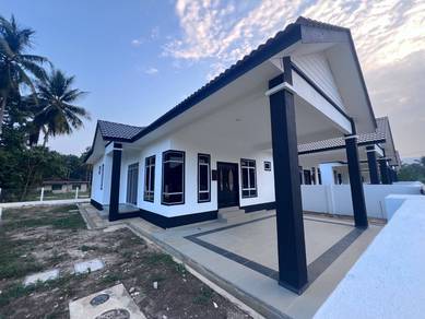 Semi-Detached House For Sale in Kijal,TRG