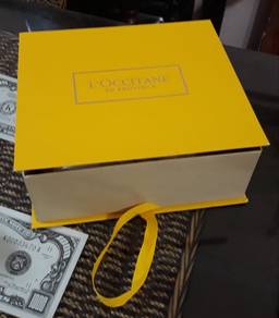 L'OCCITANE Gift Box - 25 x 23 x 9.5 cm