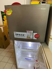 SAMSUNG 210L Refrigerator RT21 5JL2n - terpakai