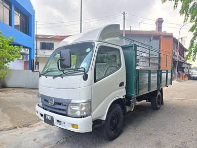 2015 Hino WU302R 4.0 13.5Kaki (M) Green Engine