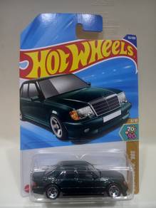 Hot Wheels Mercedes-Benz 500 E ('70s vs '90s serie