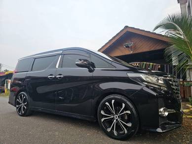 Toyota Alphard in Pengkalan Chepa, KTN