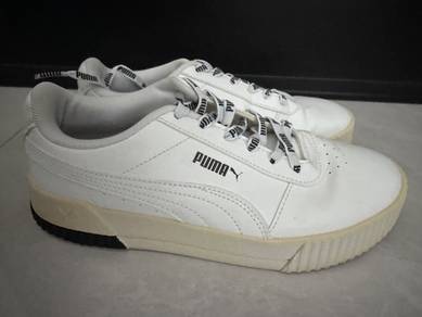 Sepasang Kasut Puma