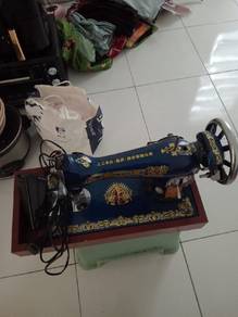 Vintage  Sewing Machine – Wooden Cabinet