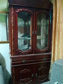 Almari cermin, display