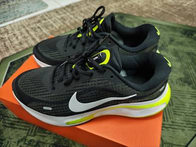 NIKE  Journey Run