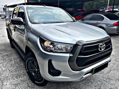 Toyota Hilux E in Desa Petaling, KUL