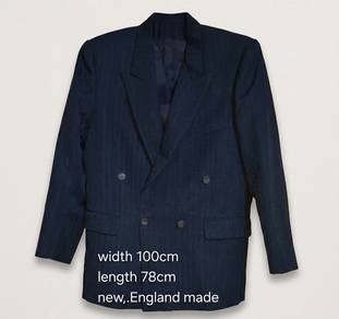 British-made men's suit with gold buttons (Prestig